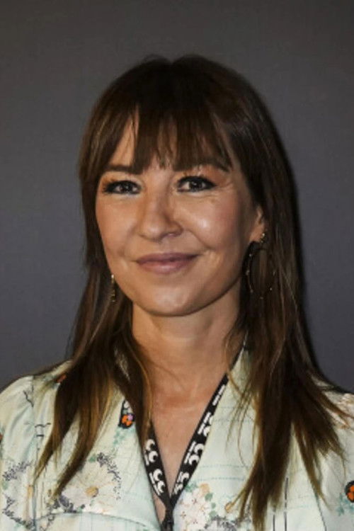 Ale Ulman as María Rendueles