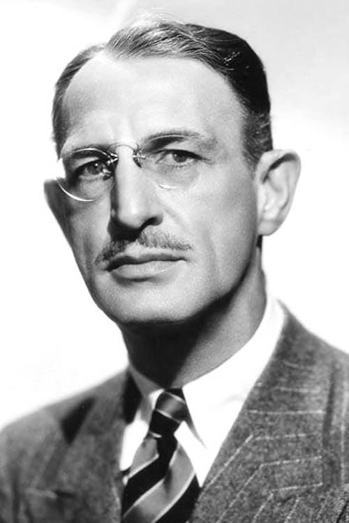 Julius Tannen as Lieutenant Tannen