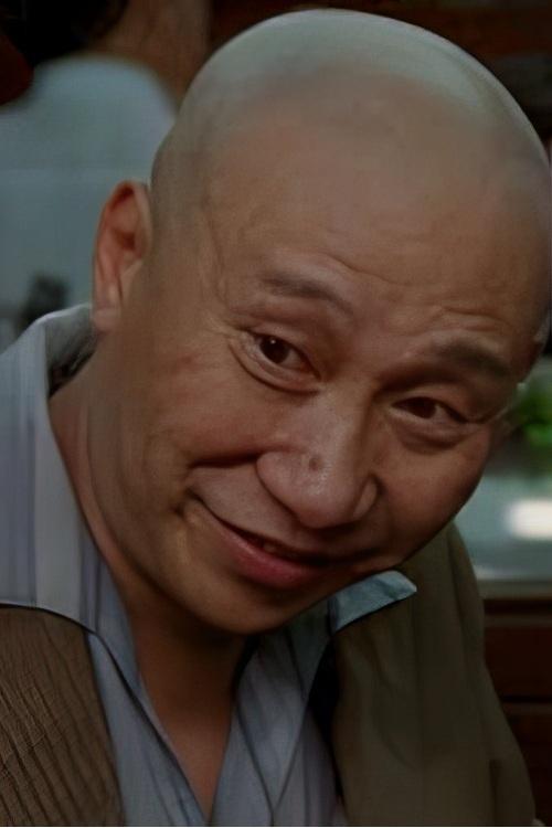 Siu Ping-Lam as Joe's father