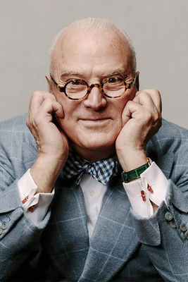Manolo Blahnik as 