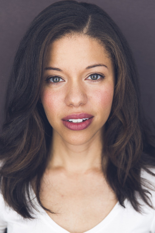 Flor De Liz Perez as Elizabeth