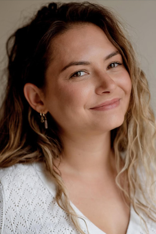 Valérie Bescht as Cadence (voice)