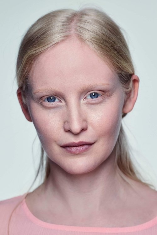 Tanja Björk Ómarsdóttir as Old woman (voice)