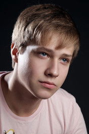 Artem Abramov as Владик в молодости