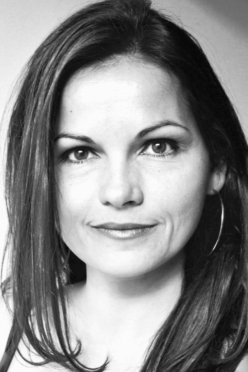 Josée Gagnon as Valérie