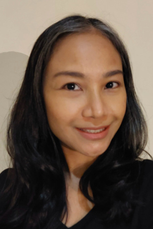 Crescentia Kunti Dewanggani as Ninik