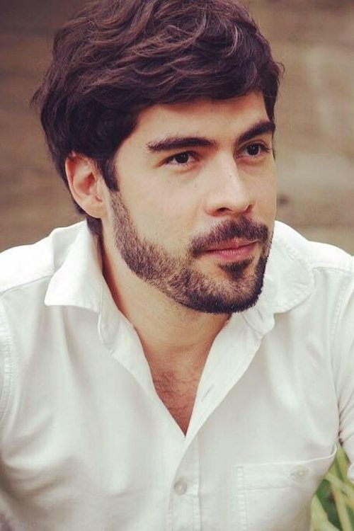 Thiago Pinheiro as Cássio