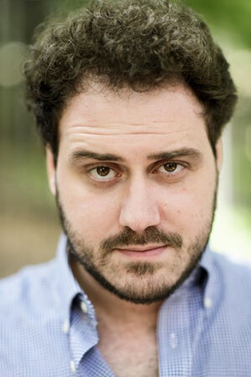 Lorenzo Lazzarini as Simone