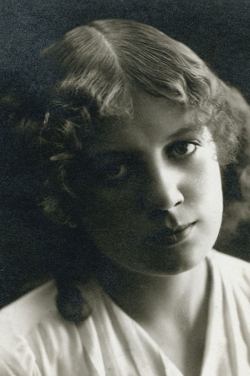 Agnes Andersen as Fru Momme