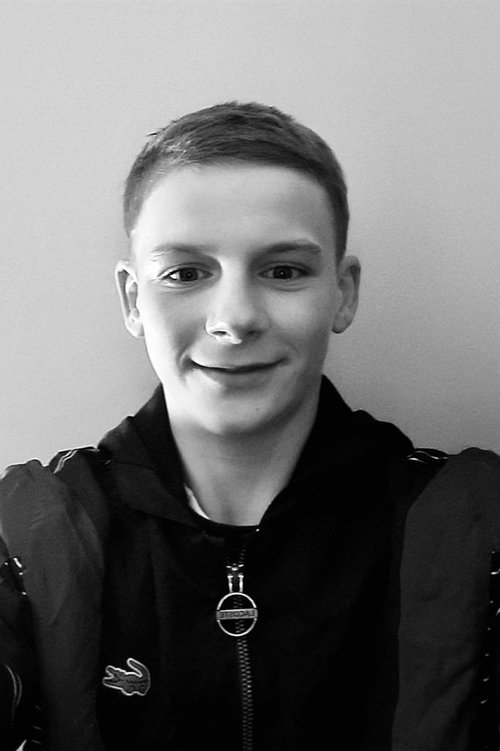 Logan Lefebvre as Kiki (17 ans)