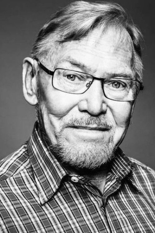 Mogens Pedersen as Man with telegram