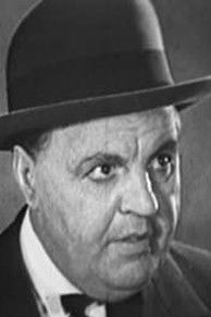 Robert McKenzie as Al Garrity