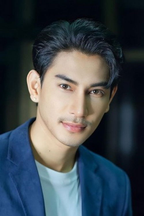 Paksawat Bunluesap as 