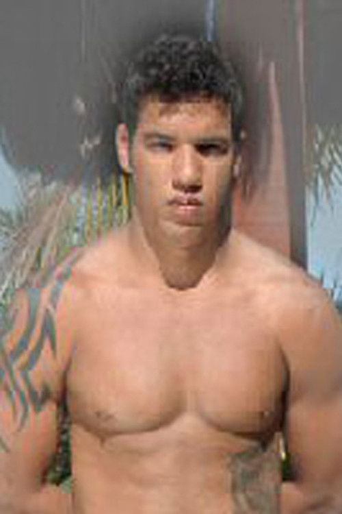 Caio Carvalho as Top