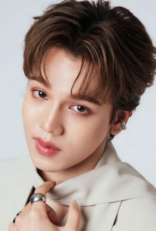 Nattanon Tongsaeng as Self - Contestant