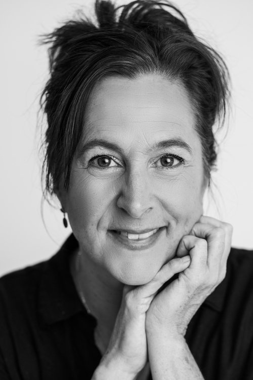 Isabelle Drainville as 