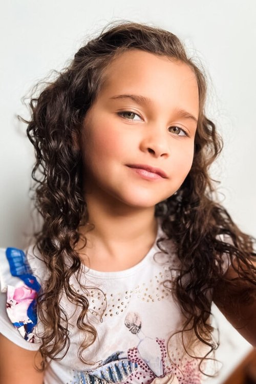 Athéna Henry as Léa