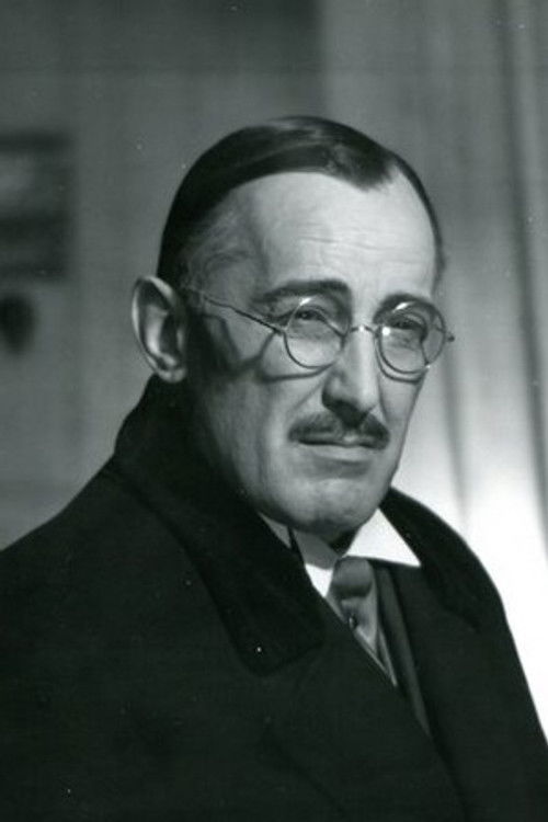 Stanisław Żeleński as Józef Sikorski, music critic
