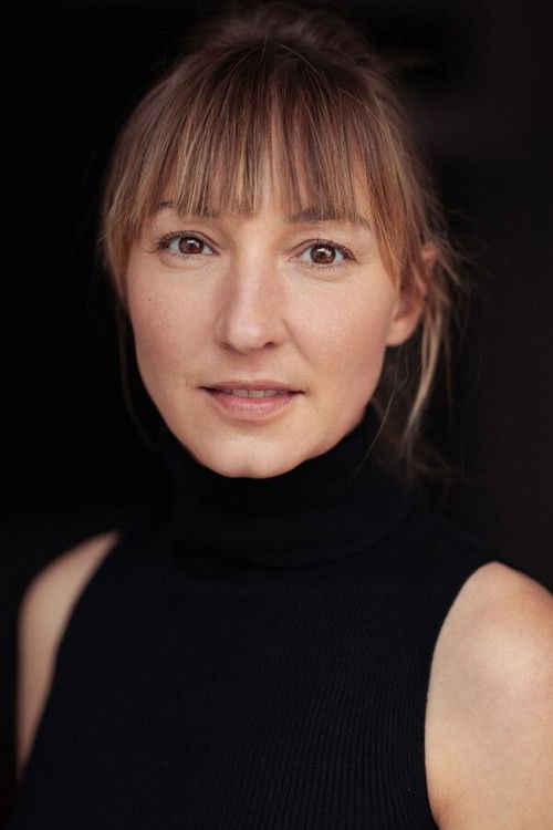 Johanna Falckner as Sinje Mendt