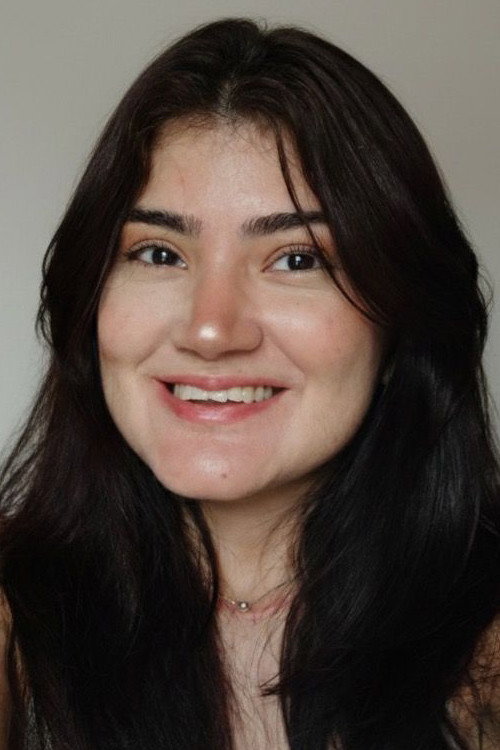 Naju Santos as Manuela Martins Ferreira (voice) (uncredited)