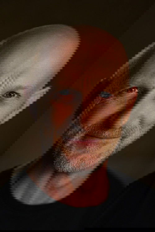 Daniel Svoboda as Lieutenant