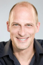 Claudius Freyer as Polikeit