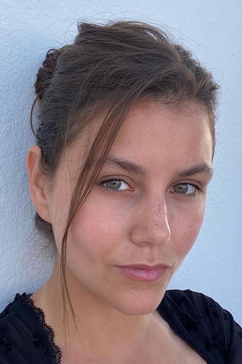 Melis Sevinç as Ayşe