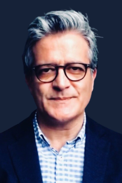 Şafak Topal as Avukat