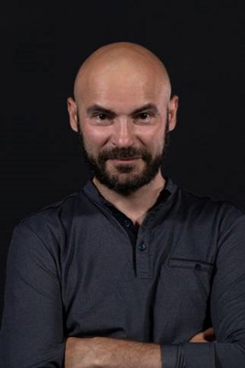 Marian Adochitei as Mircea