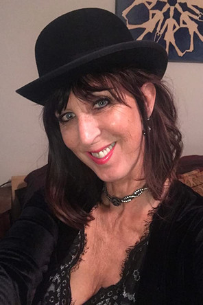 Lin Gallagher as Self - Audio Description (voice)