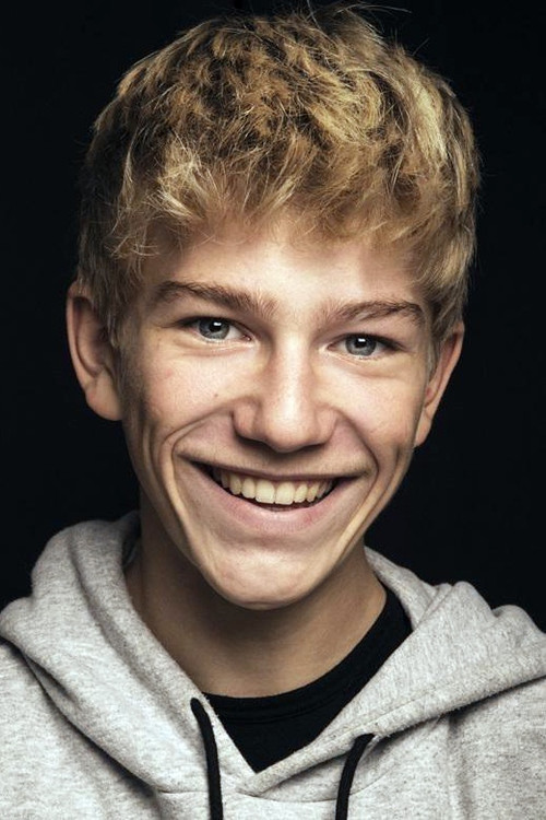 Louis Durant as Benjamin