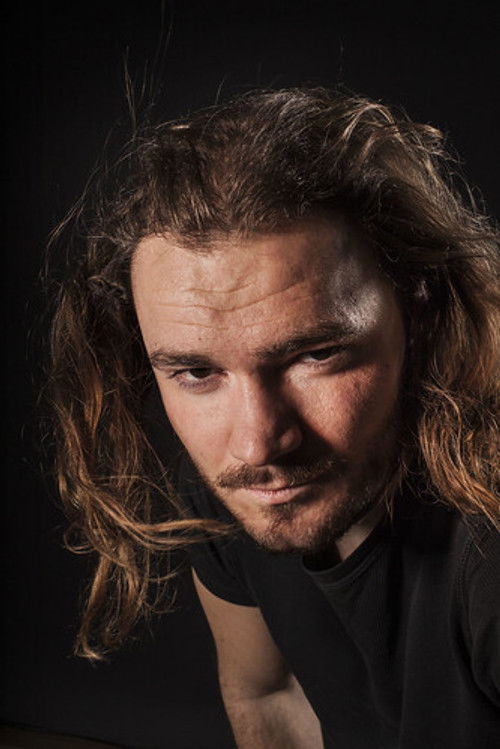 Simon Dubreucq as Ilan