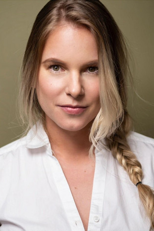 Ignacia Allamand as Magdalena