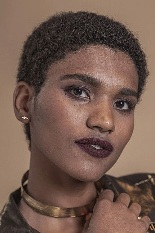 Mariana Sena as Glorinha (Glória Regina)