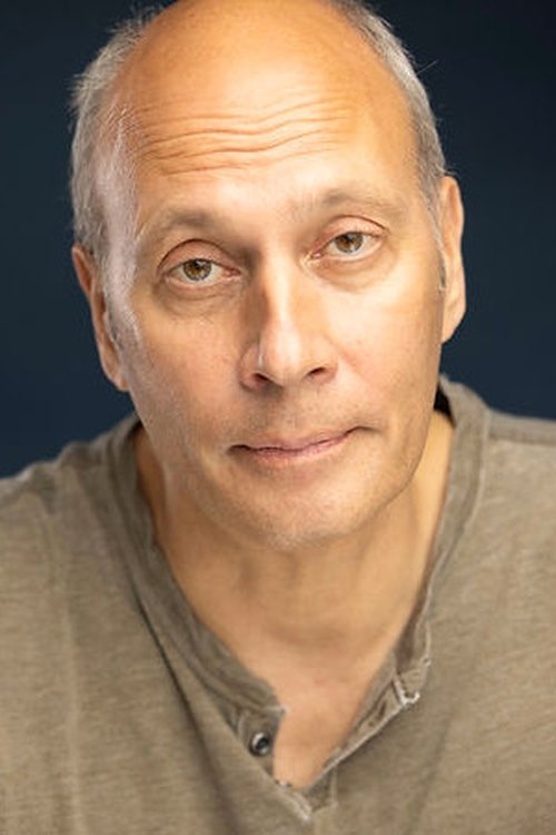 David Moreland as Mr. Siskind