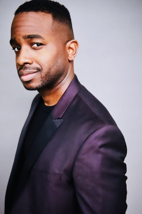 Roman Michael as Sean Stewart