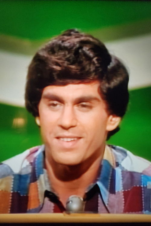 Frank Conn as Reporter