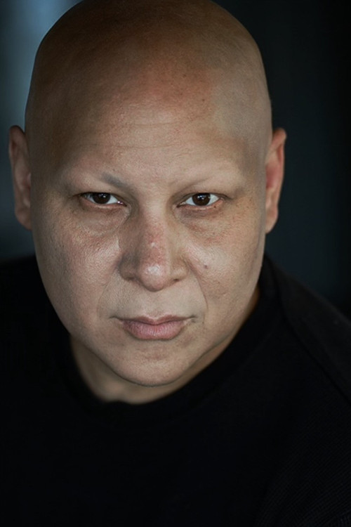 Fernando Martínez as Menacing Man