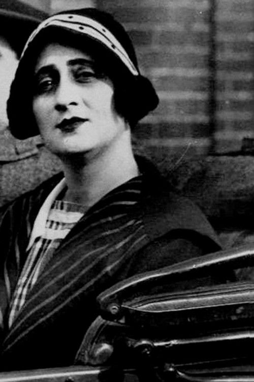 Alicia Arango de Mejía as Lina