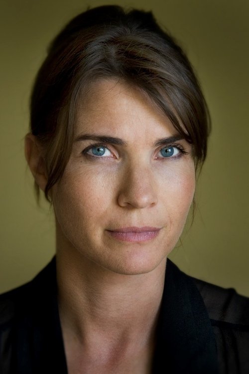 Sara-Marie Maltha as Receptionist