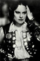 Gina Manès as Edna Reichberg