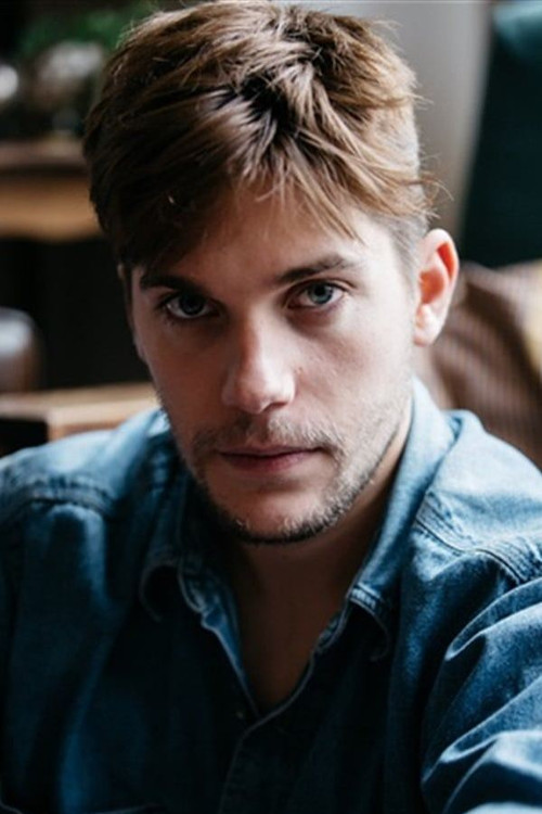 Emilien Vekemans as Théo