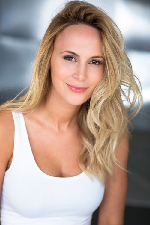 Alana de Freitas as Sveta