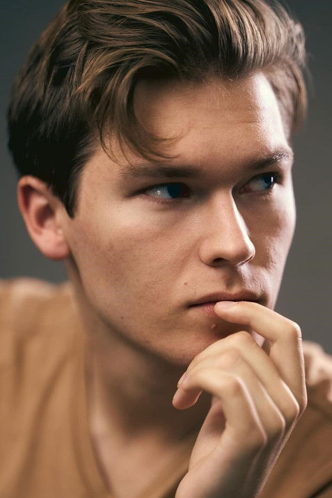 Pablo Diska as Pretty Boy