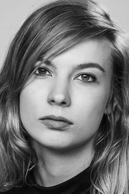 Yldau de Boer as Sabina