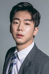Ock Yun-jung as Yong-sik