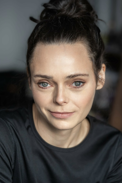 Nisha Coleman as Zoé