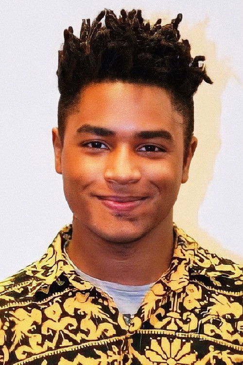 Sidney Santiago as Leandro