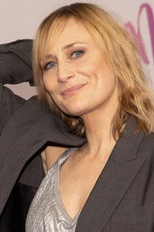 Geike Arnaert as Narrator (voice)