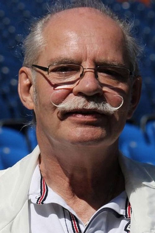 Bodo Henkel as Big Boss (voice)